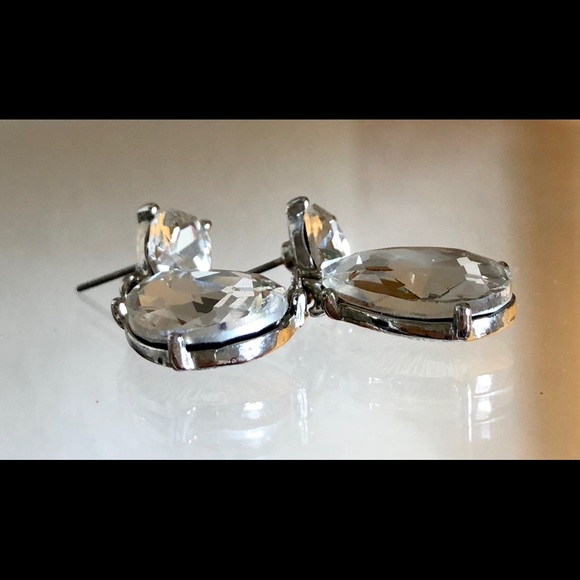 Elegant crystal dangle stud earrings - Picture 4 of 4